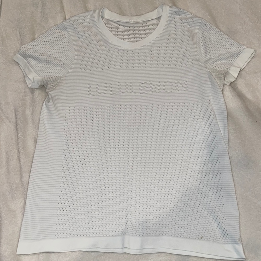lulu lemon shirt.